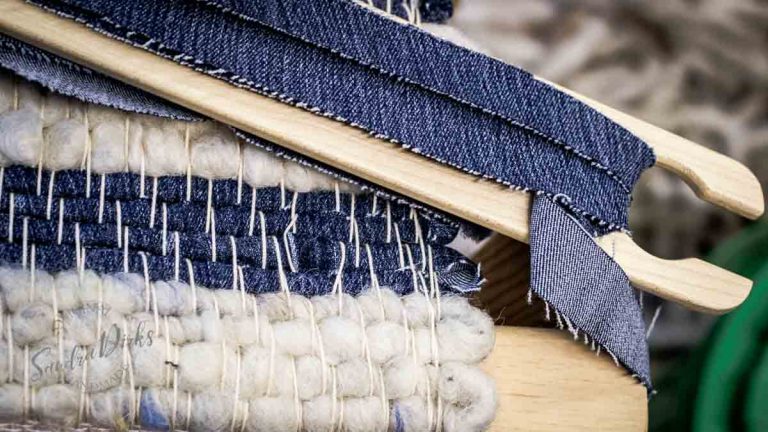 Teppich weben mit Schafwolle, Jute und Jeans