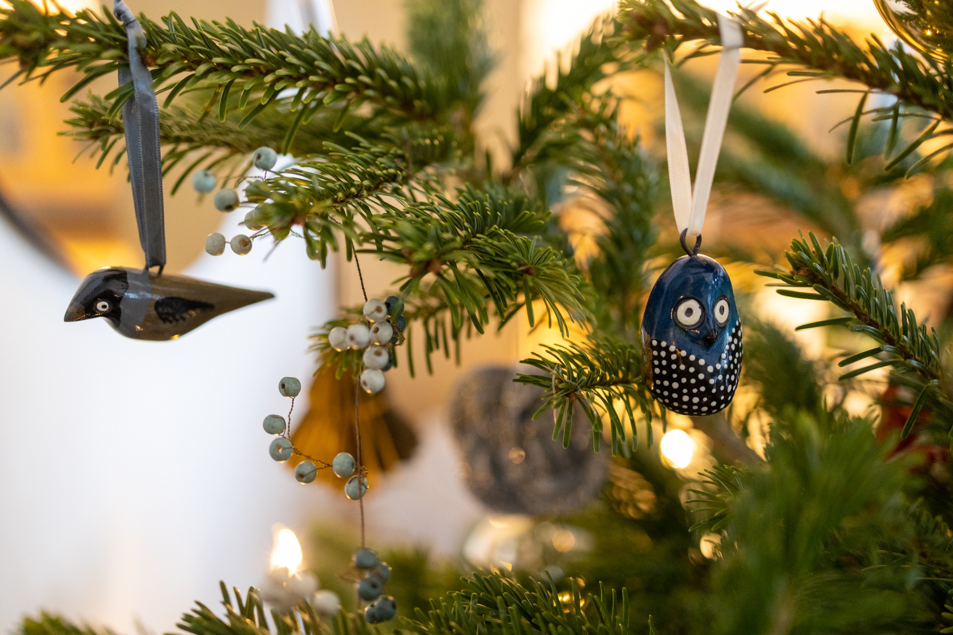 Sandra Dirks Weihnachtsbaum 2022 Charmanter Leander - verschiedene Anhänger