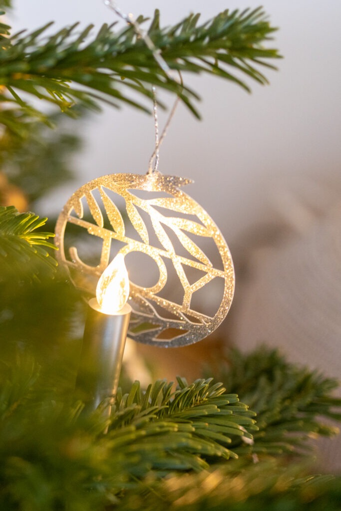 Sandra Dirks Weihnachtsbaum 2022 Charmanter Leander - Anhänger Joy