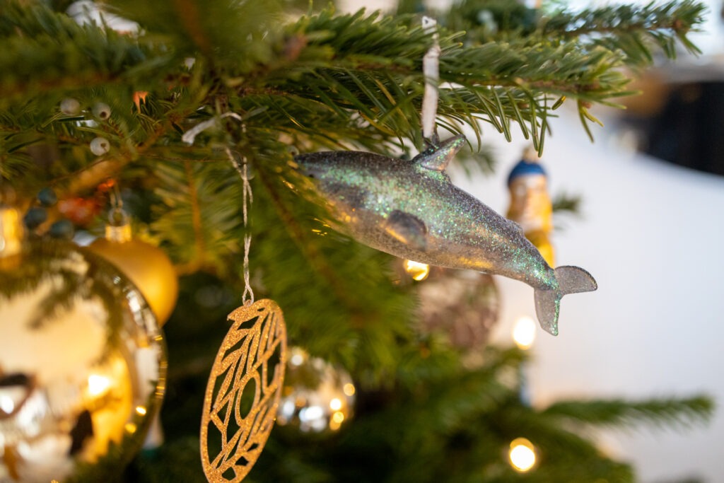 Sandra Dirks Weihnachtsbaum 2022 Charmanter Leander - Hai